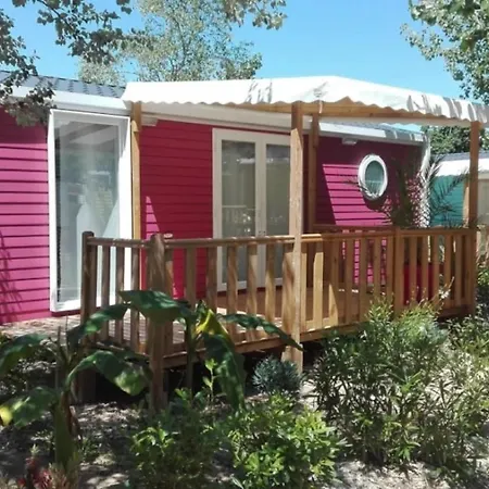 Casa de Férias Mobilhome 4 Etoiles - Piscine - Eeieig Saint-Jean-de-Monts